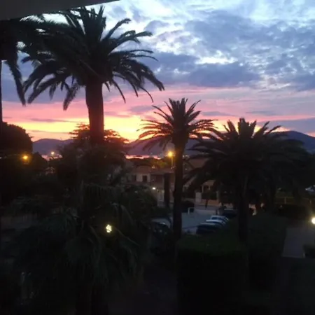 Un Panorama Sans Pareil A Tropez Διαμέρισμα